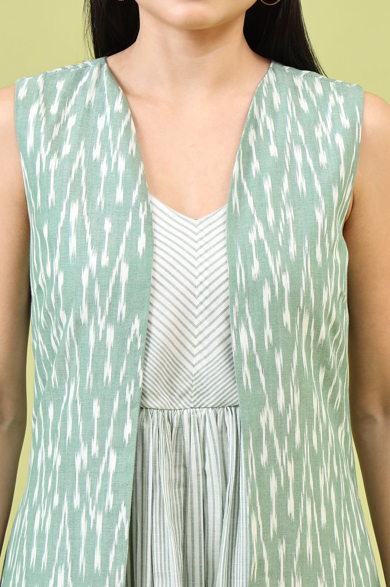 White and Green Geometric Printed Flared Spaghetti Dress and Gilet Set - Image 10